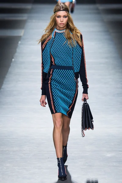 Look 15